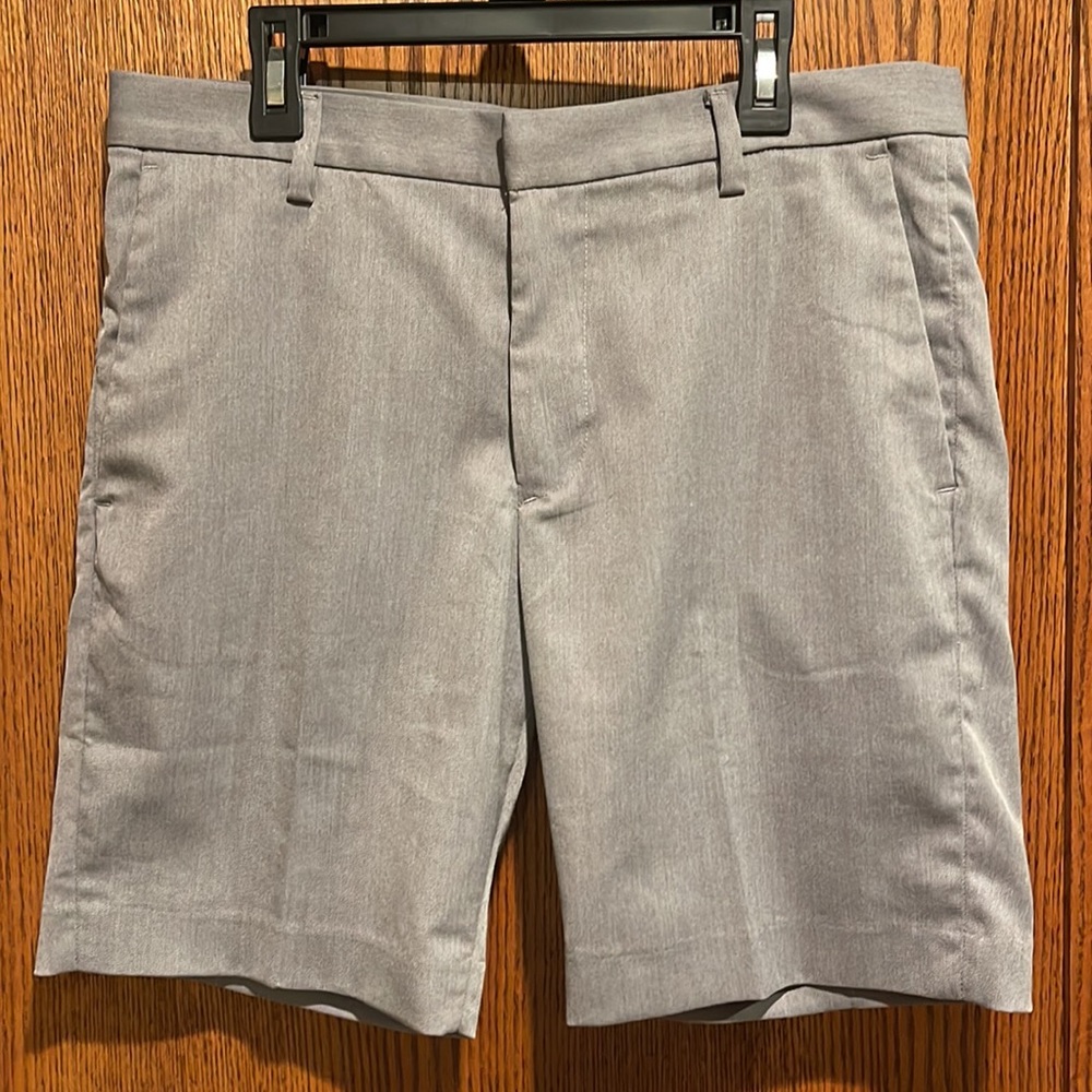 H&M Slim Fit Mens Dress Shorts - Grey size 30 waist
